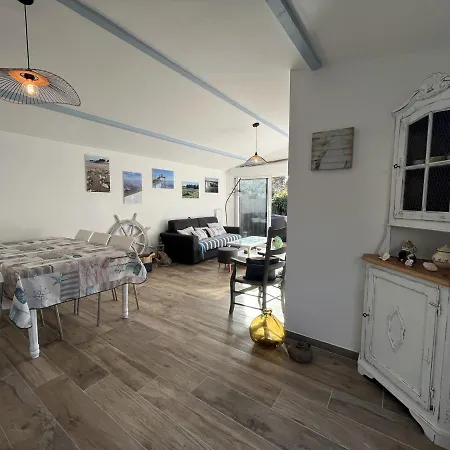 Maison Lumineuse Proche Gare, Centre, Et Plage Avec Terrasse Et Velos - Fr-1-612-127 * Les Moutiers